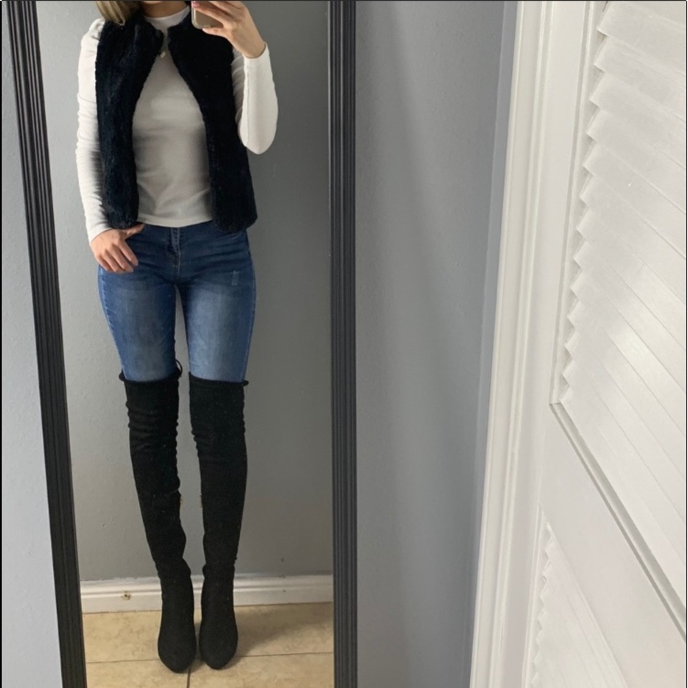 Black‎ faux fur vest